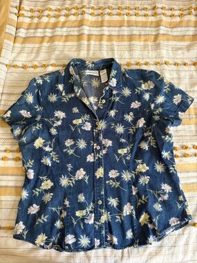 Liz Claiborne Blue Floral Denim Button-Front Top